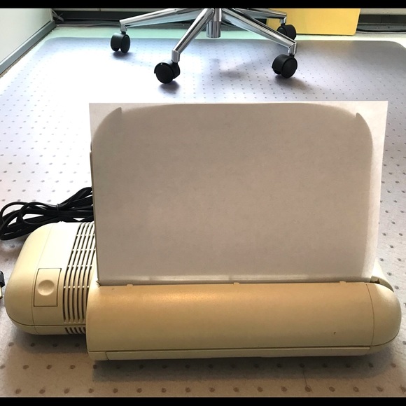 ❌SOLD❌3-Hole Puncher, Commercial Heavy Duty - Picture 3 of 8